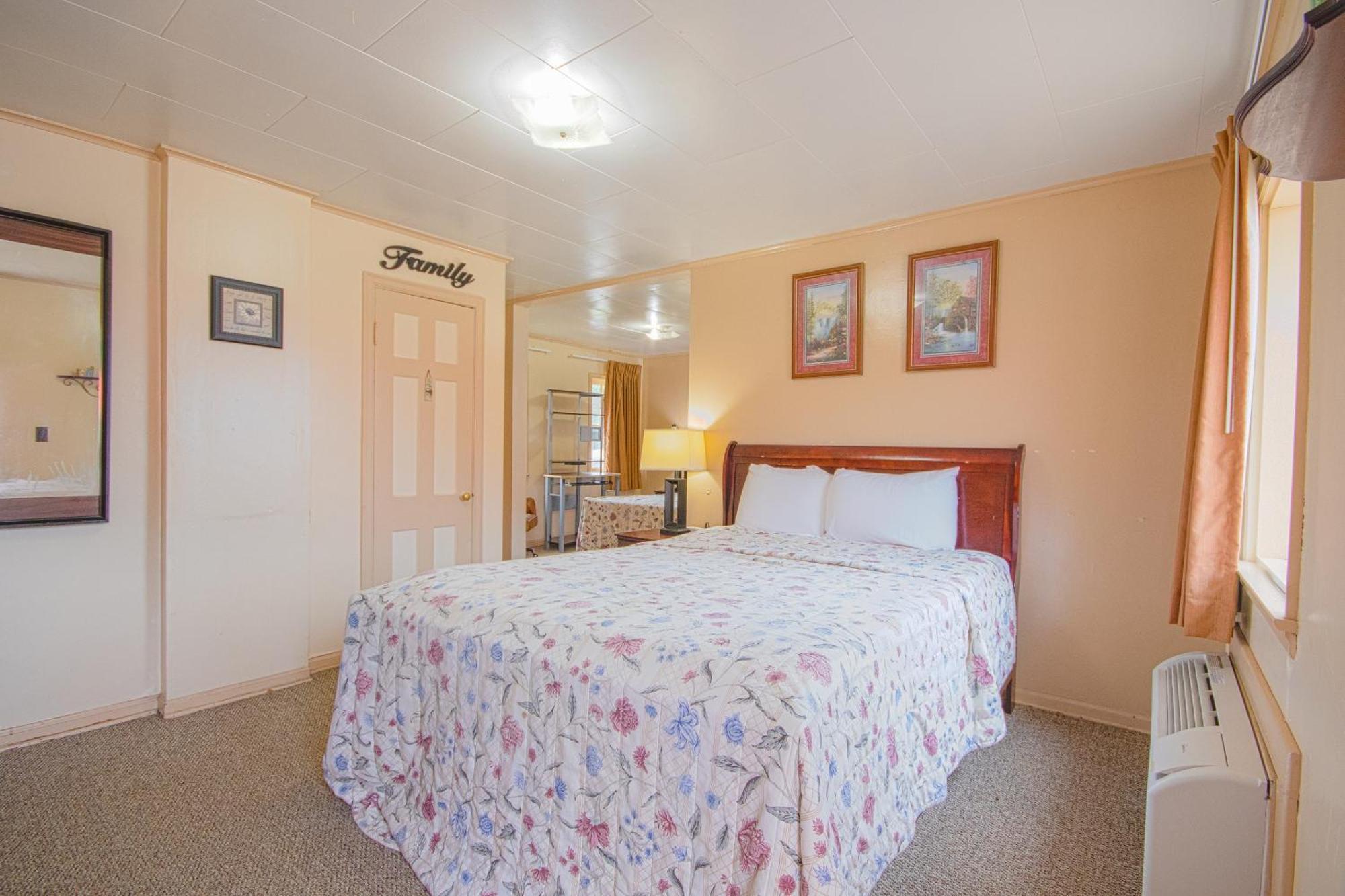 Sunflower Motel Hiawatha By Oyo Ngoại thất bức ảnh