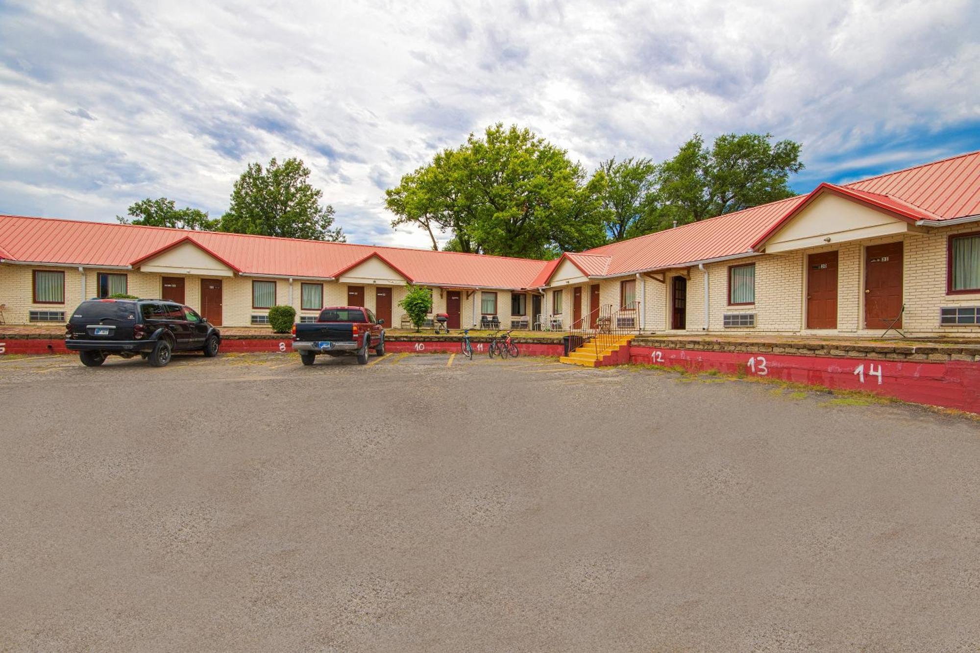 Sunflower Motel Hiawatha By Oyo Ngoại thất bức ảnh