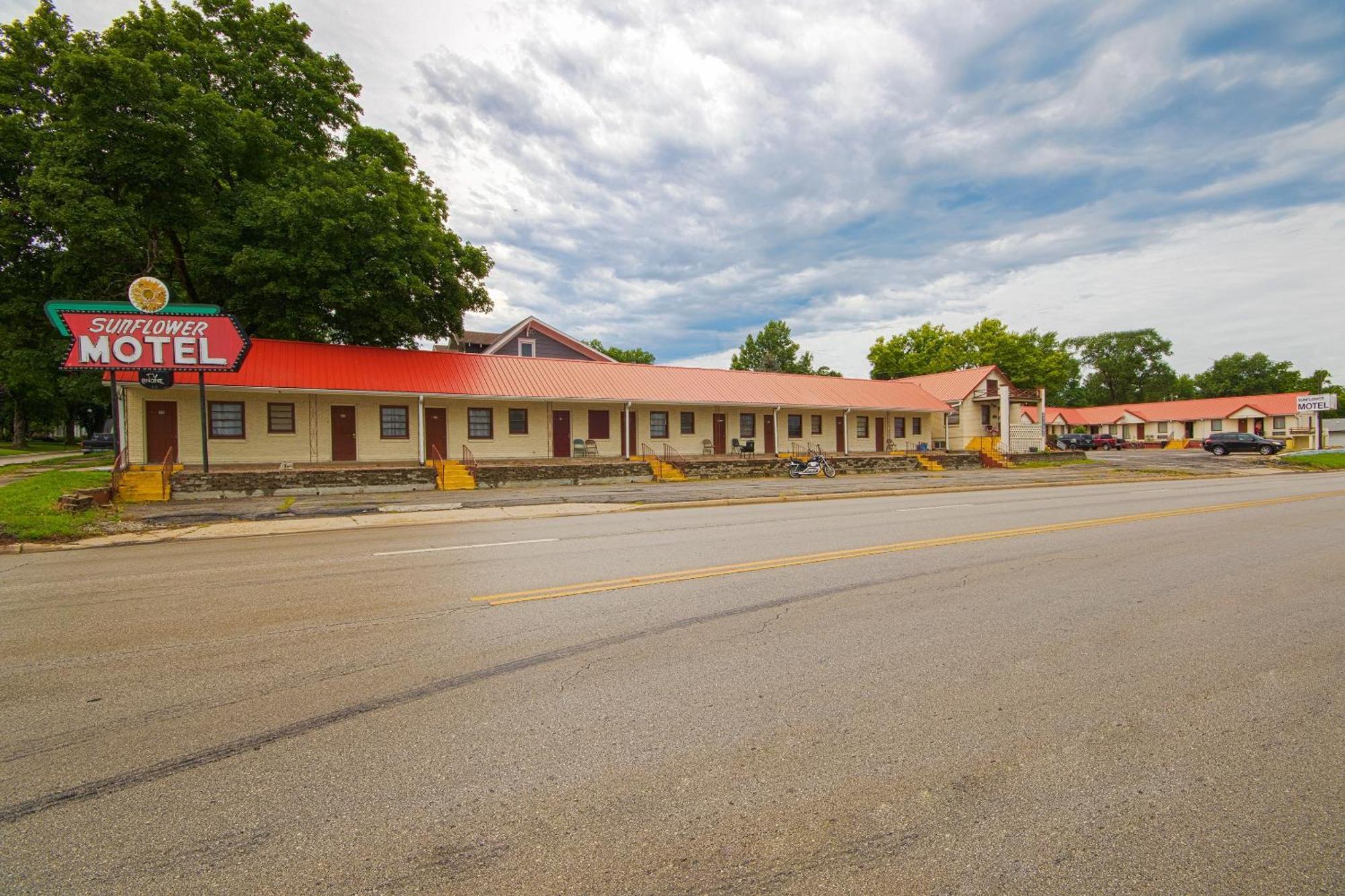 Sunflower Motel Hiawatha By Oyo Ngoại thất bức ảnh